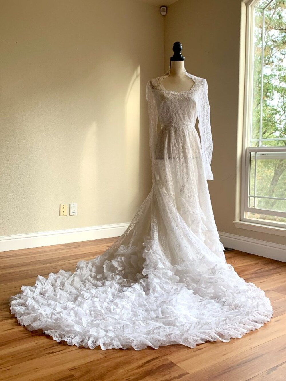 Vintage 1970's Bridallure Alfred Angelo Lace Wedding Gown Size M